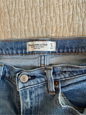 Abercrombie & Fitch Light Blue Relaxed High-Rise Jeans